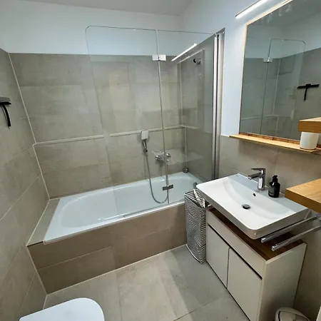 New Spacious Luxury At Rathaushausplatz