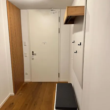 Apartament New Spacious Luxury At Rathaushausplatz *