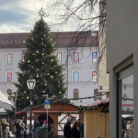 New Spacious Luxury At Rathaushausplatz