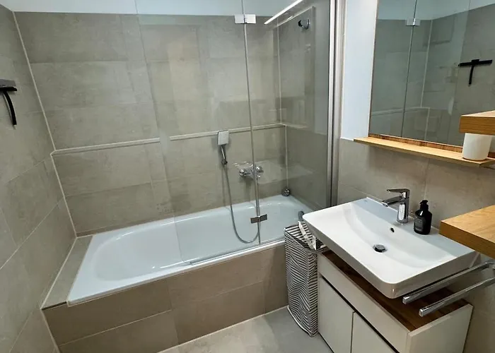 New Spacious Luxury At Rathaushausplatz