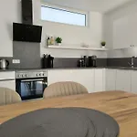 New Spacious Luxury At Rathaushausplatz *